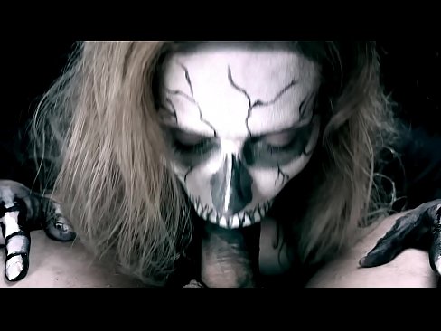 ❤️ Demonska djevojka siše kurac svojim crnim ustima i guta spermu. Porno video kod nas bs.tradewin.top ❌❤
